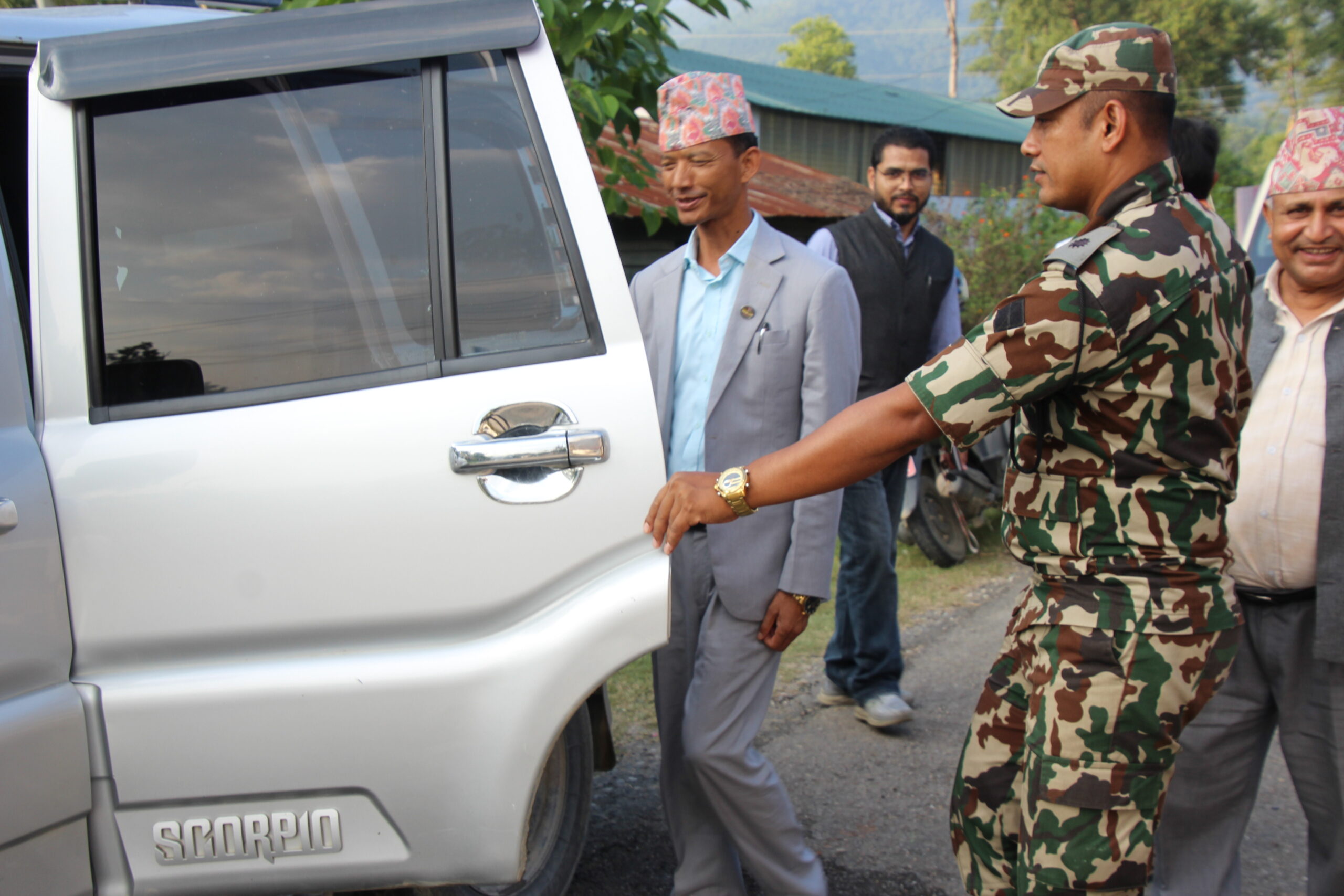 सहरी विकास मन्त्री चौधरीले गरे सरकारी गाडी फिर्ता